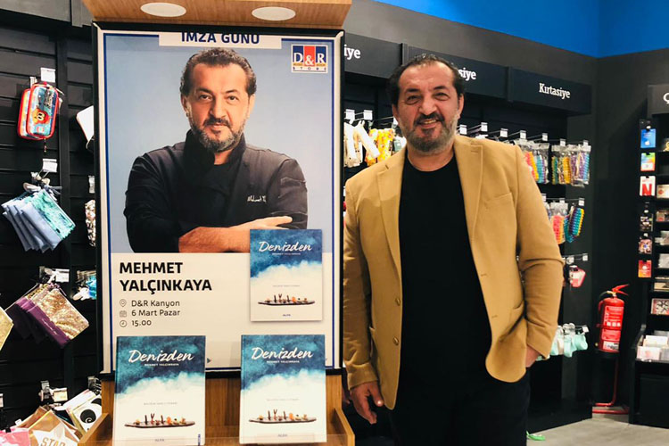 nsanlar kitapta kendilerinden bir ey buluyor MasterChefin Ünlü efi Mehmet Yalçnkaya  Kitabn lk Kez D&Rda mzalad